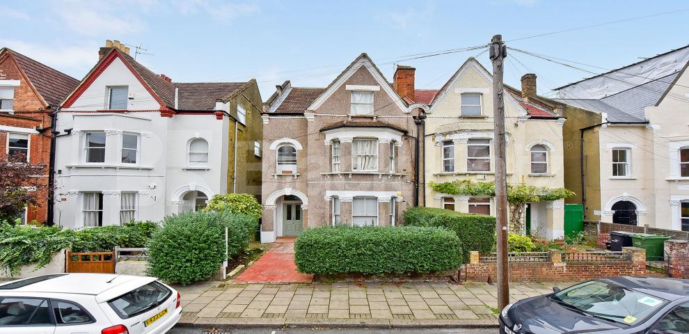 			NEW INSTRUCTION, 3 Bedroom, 1 bath, 1 reception Apartment			 Romola Road , Tulse Hill 